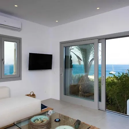 Serendipity With 3 Bedrooms Walking Distance To The Beach! Villa