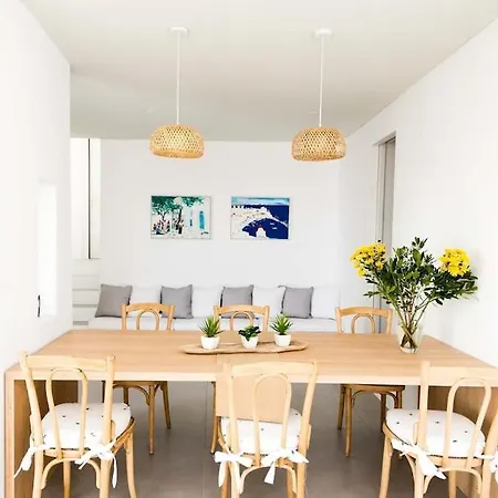 Villa Serendipity With 3 Bedrooms Walking Distance To The Beach! Platys Gialos (Mykonos)