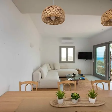Villa Serendipity With 3 Bedrooms Walking Distance To The Beach!