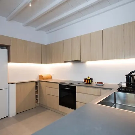 Serendipity With 3 Bedrooms Walking Distance To The Beach! Villa *